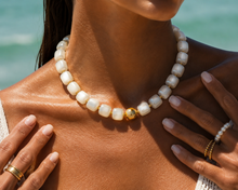 Load image into Gallery viewer, Pearl Chunky Beaded Chocker
